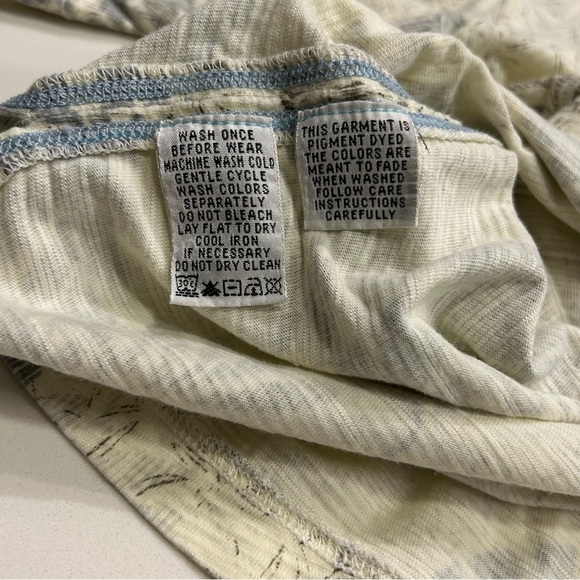 Tommy Bahama Men’s Cream and Gray Polo Shirt with Tropical Pattern, size XL - Picture 3 of 7